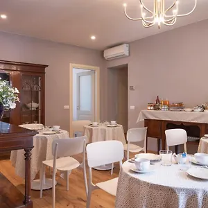 In Lucus Couette-café Lucques